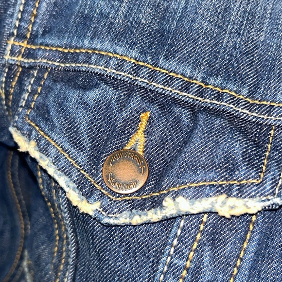 Vintage Levi jean jacket - Picture 4 of 11